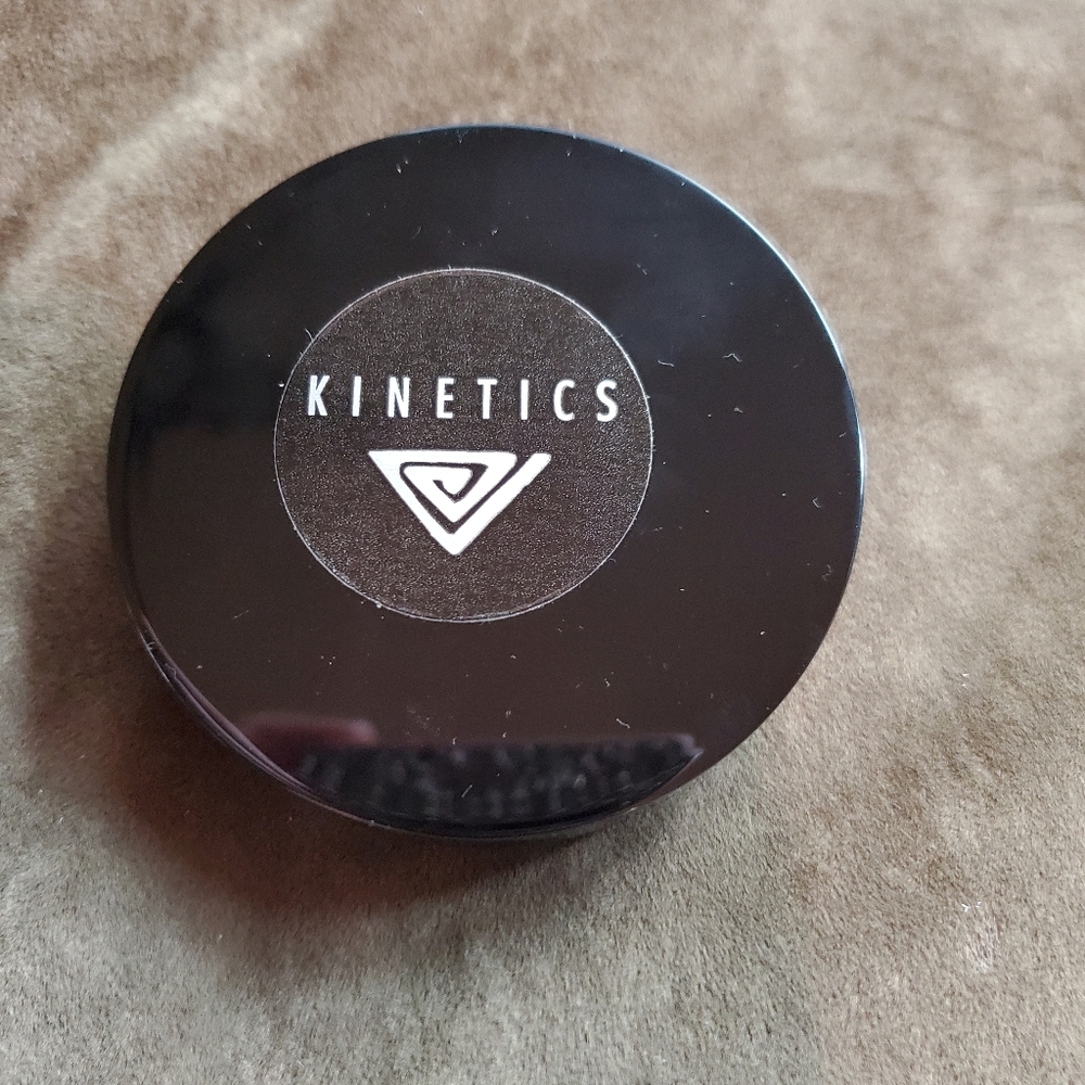 Warm medium kinetics mineral powder foundation